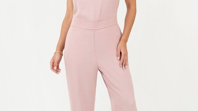 Classic chic renovado: básicos elegantes con un giro femenino