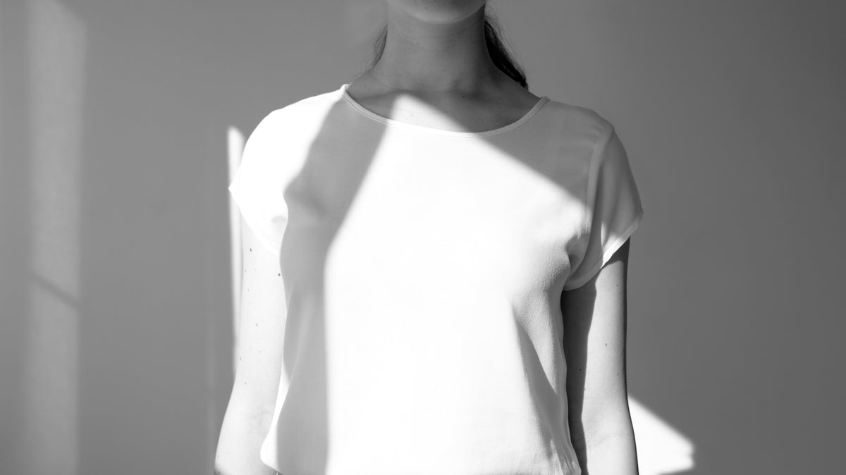 El regreso del blanco puro: las claves para lucir los pantalones blancos con confianza