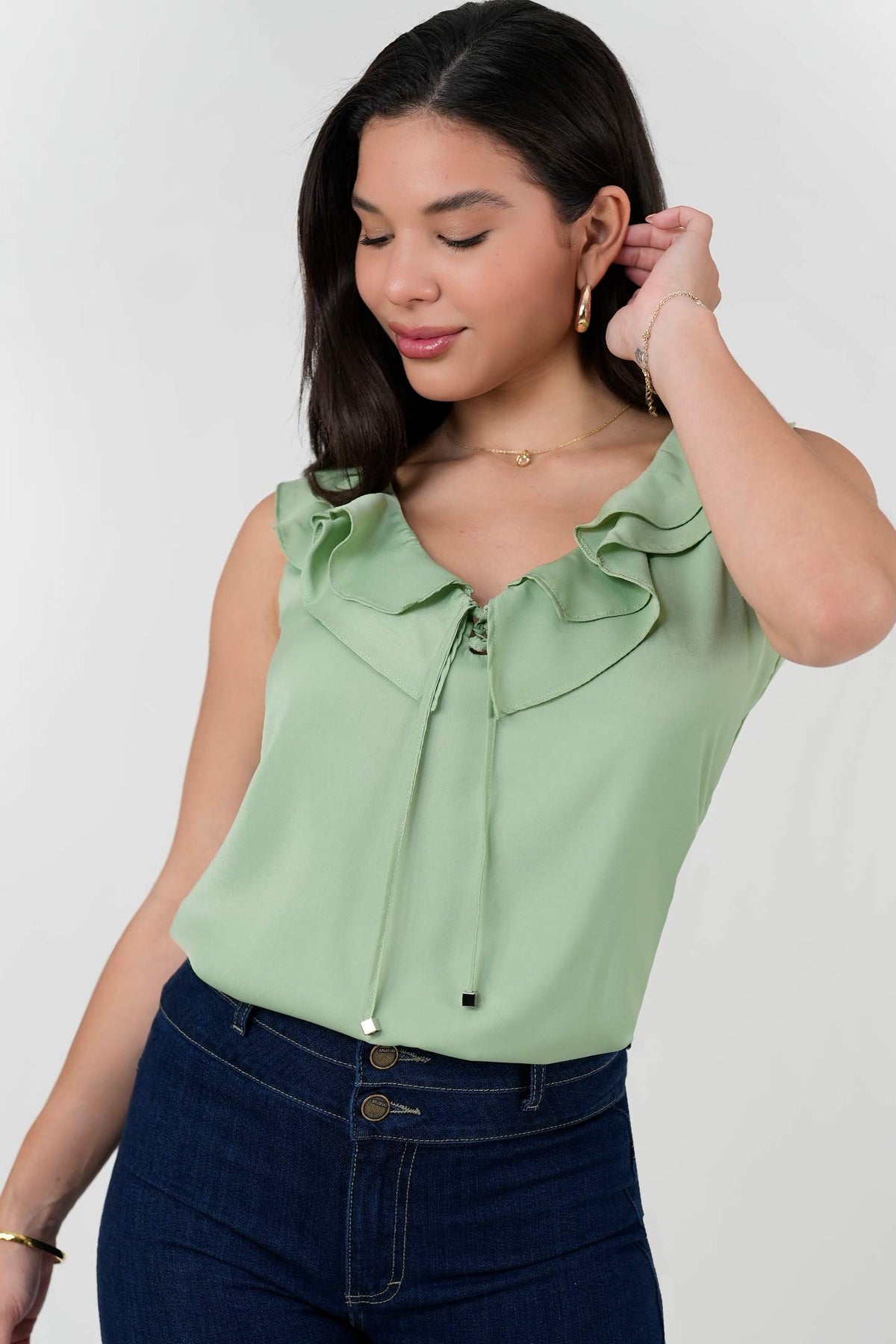 Blusa Satín Crepé Escote Redondo con Volantes BLU08122SACVRMLA