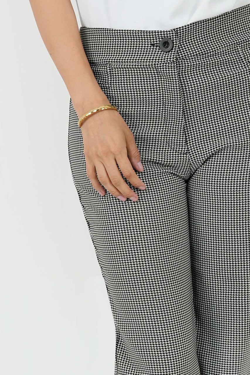 Pantalón Recto Catania con Botón y Bolsillo Decorativo