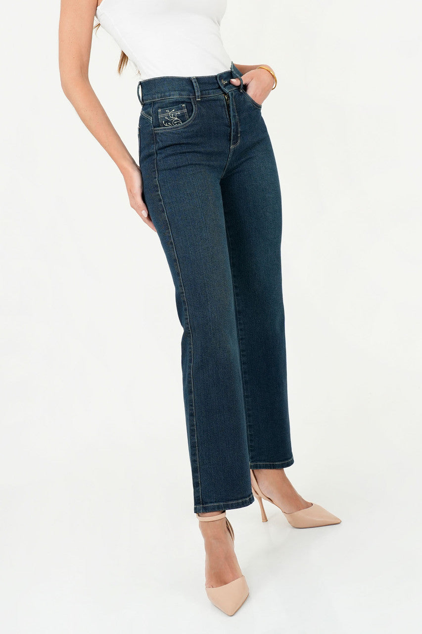 Pantalón Recto Denim con Bordado en Bolsillo Relojero