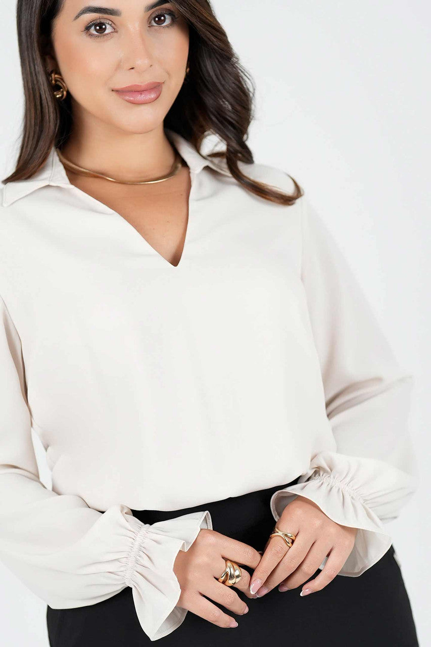 Blusa manga larga cuello camisero y escote V