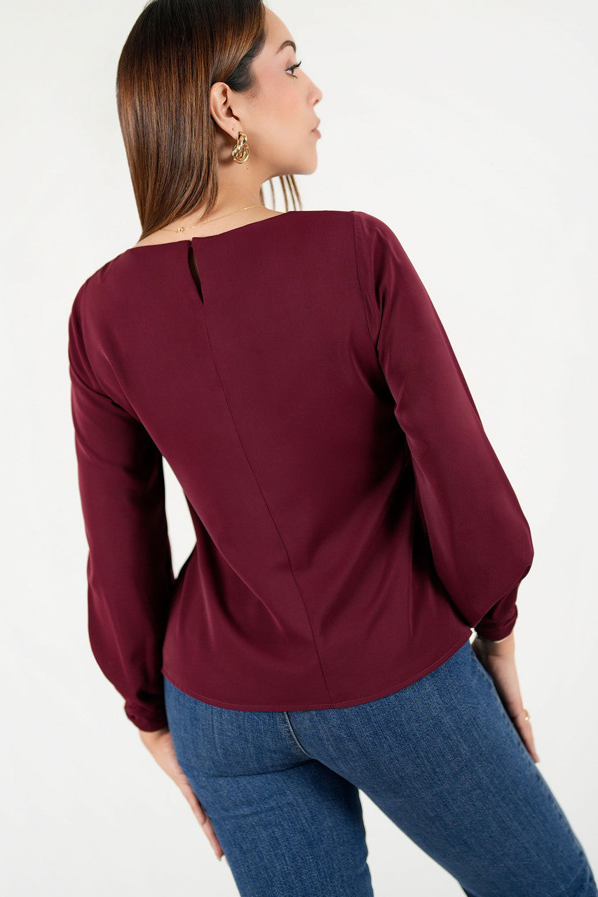 Blusa manga larga en seda con escote ojal