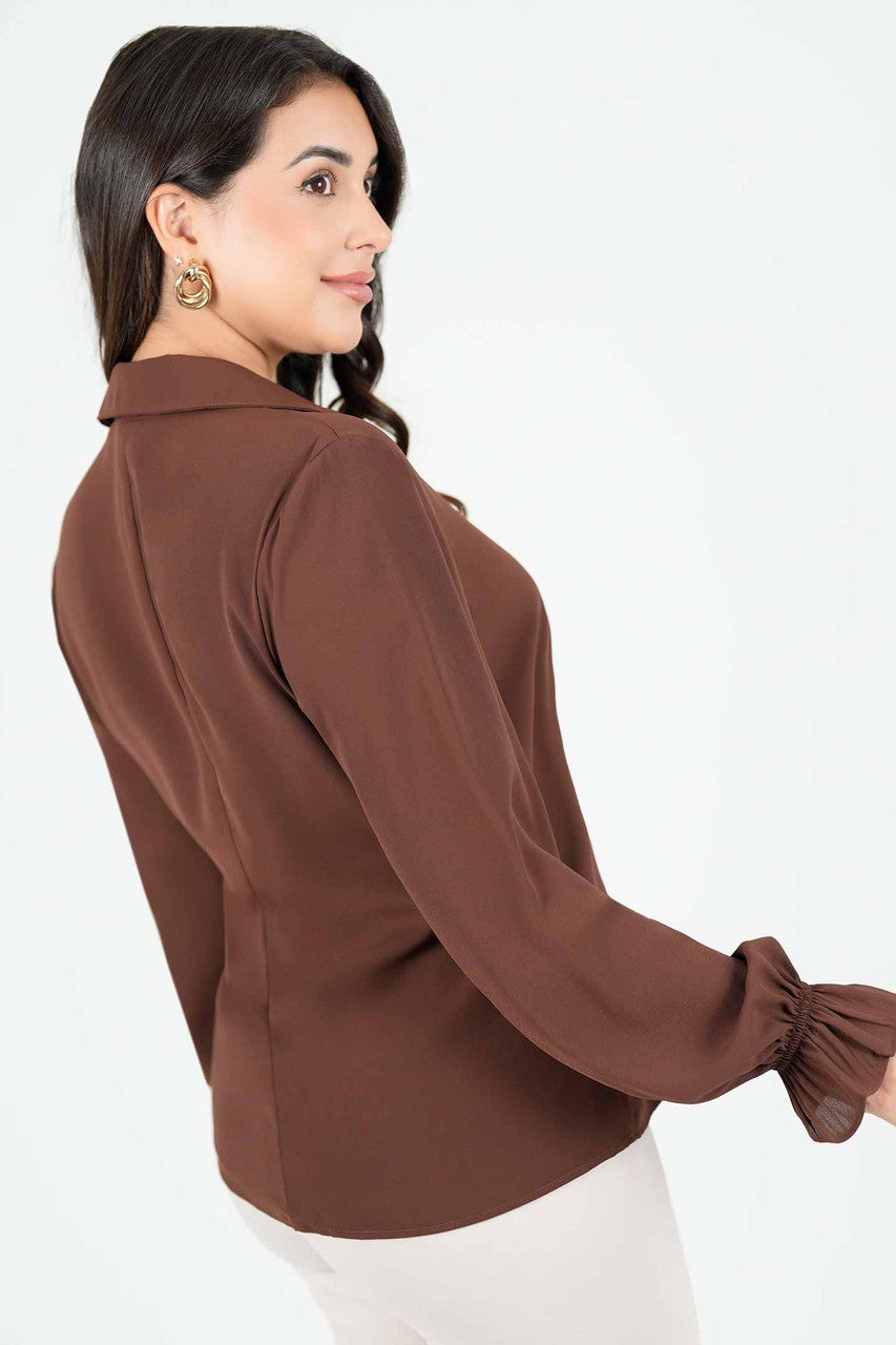 Blusa manga larga cuello camisero y escote V