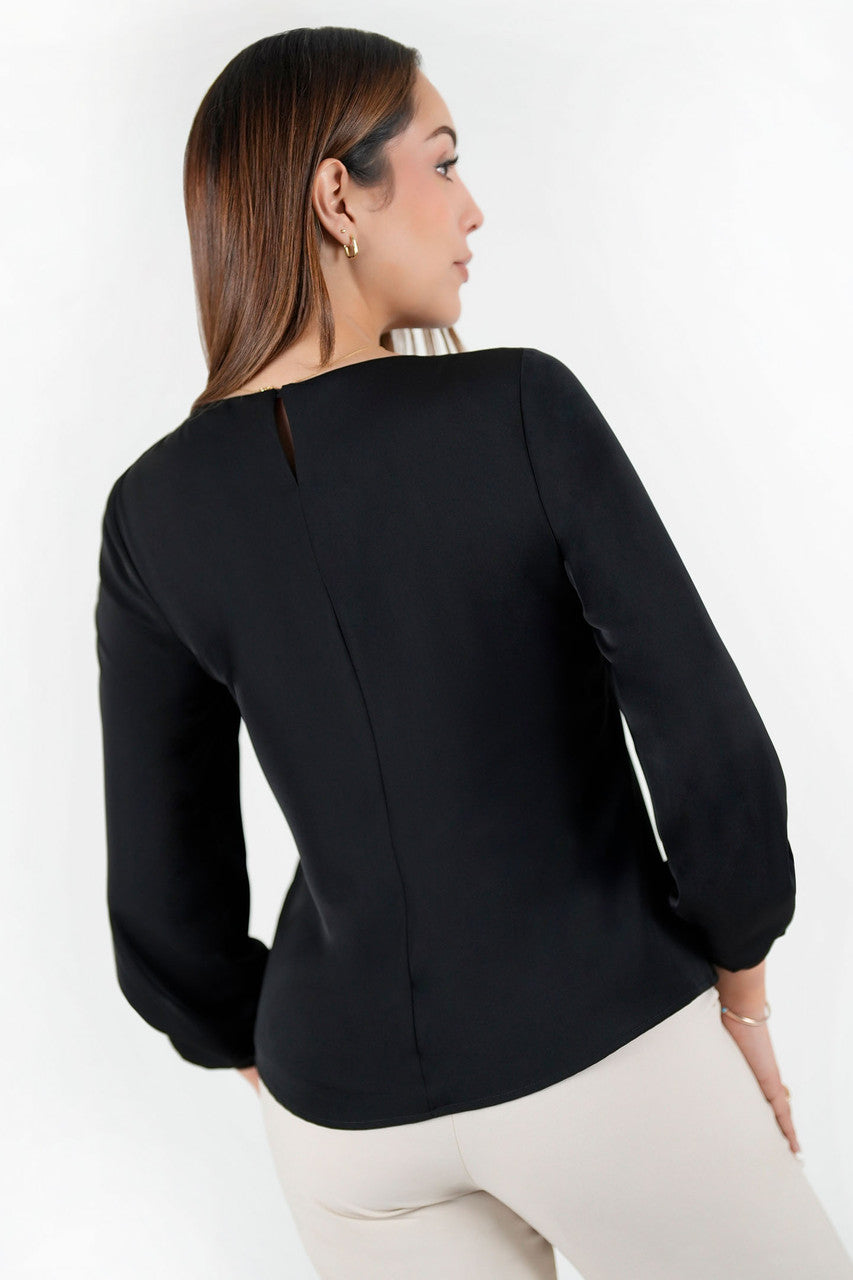 Blusa manga larga en seda con escote ojal