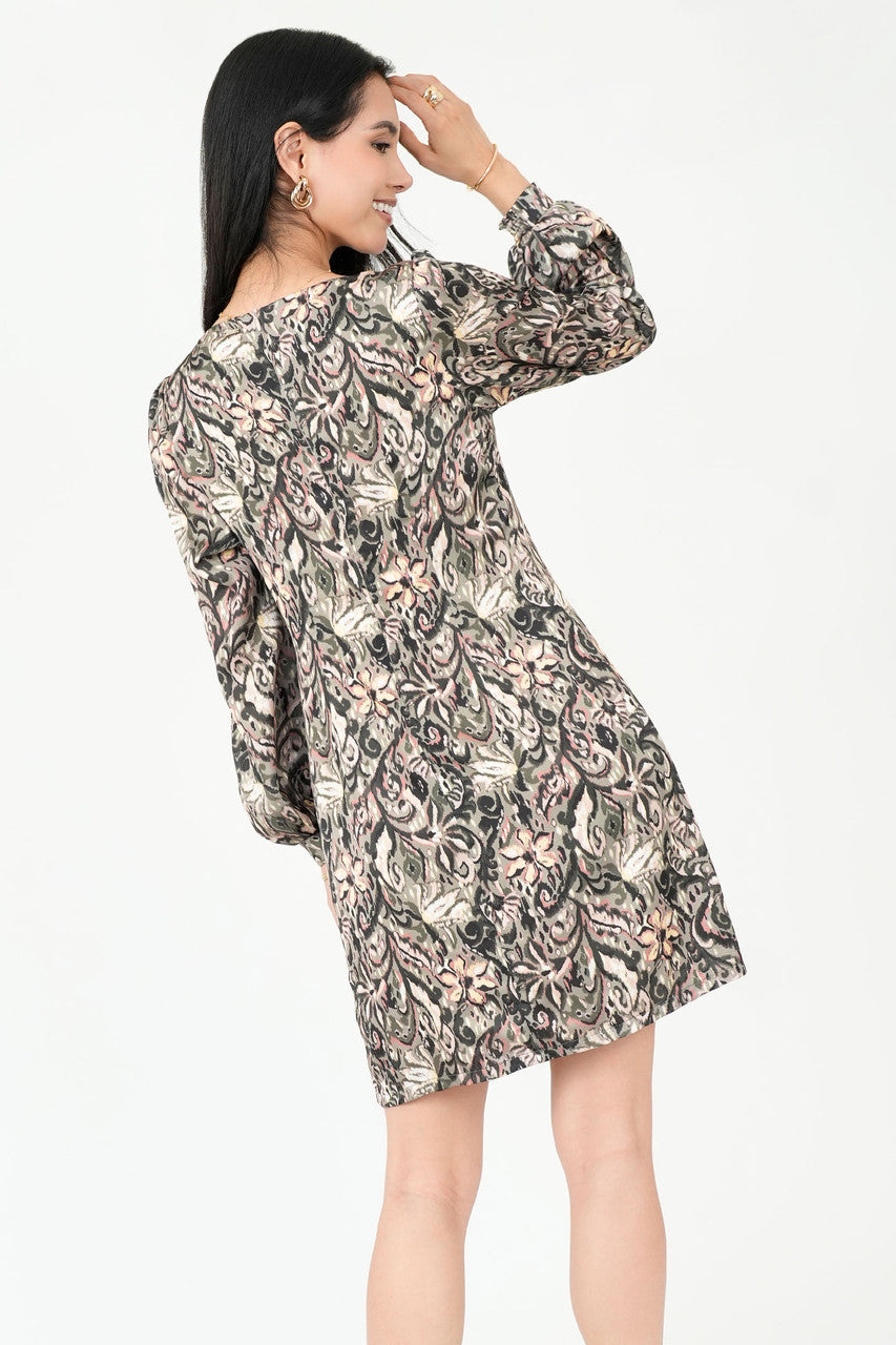 Vestido Corto Satin Hindu Estampado Manga Larga Escote Ojal