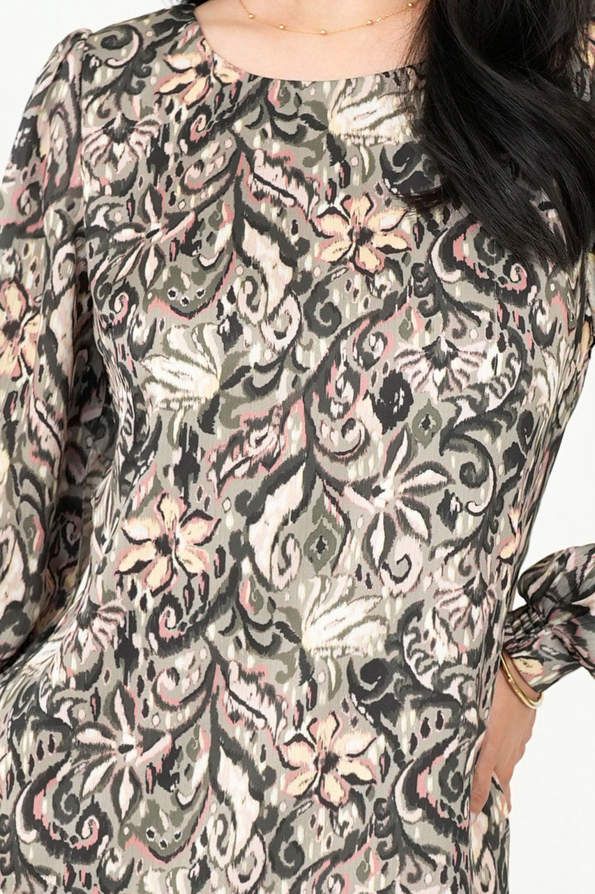 Vestido Corto Satin Hindu Estampado Manga Larga Escote Ojal