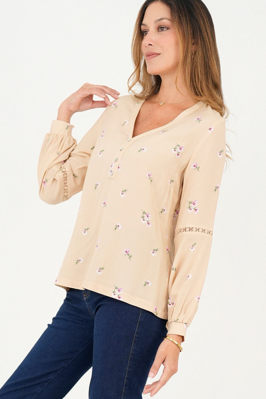 Blusa manga larga con corte y bolillo calado