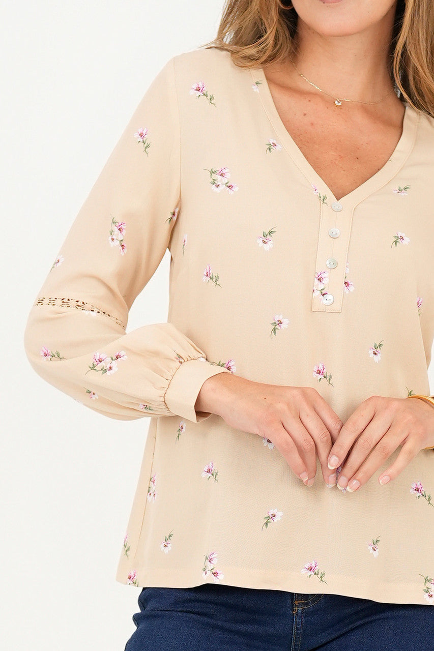 Blusa manga larga con corte y bolillo calado