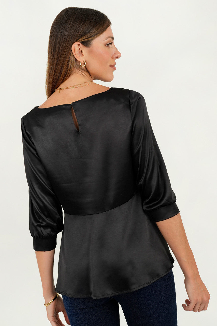 Blusa manga 3/4 escote ojal corte clásico