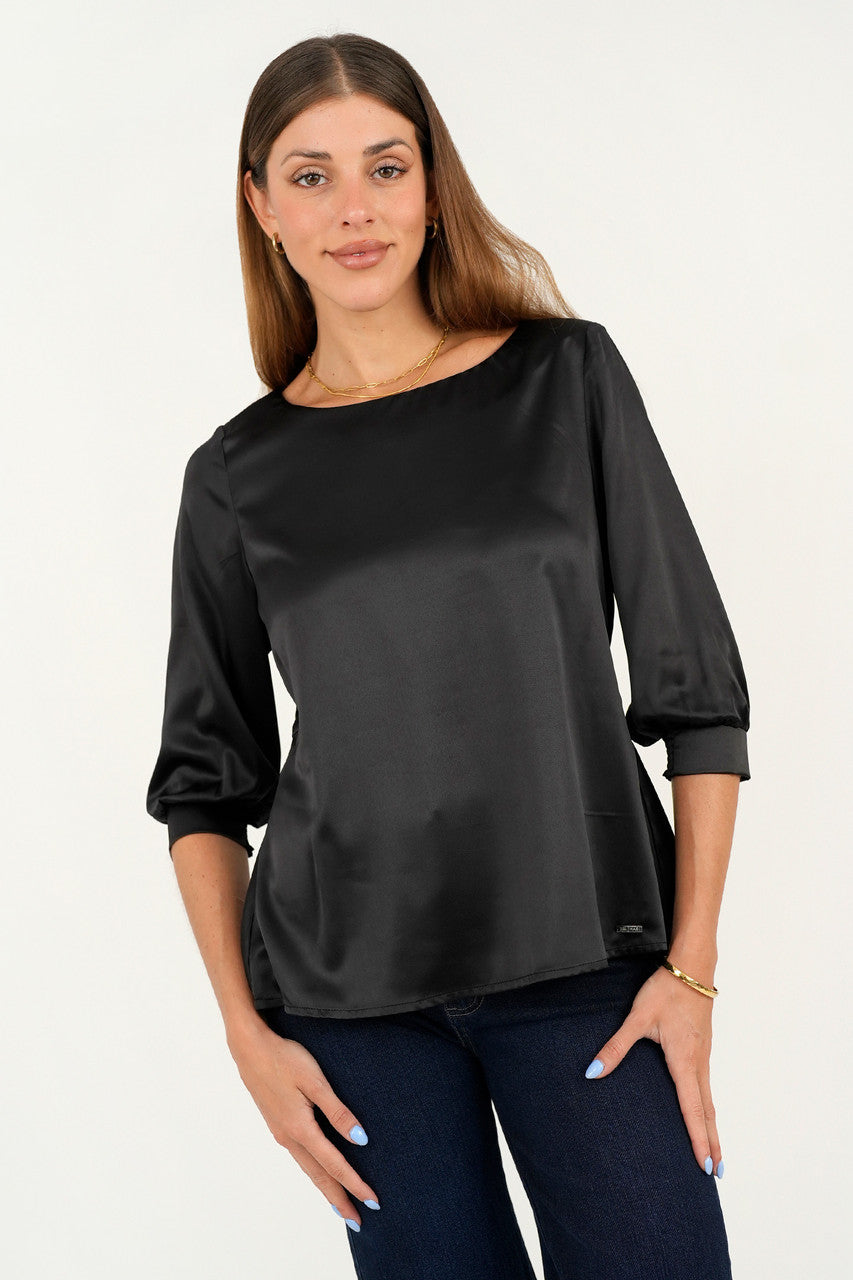 Blusa manga 3/4 escote ojal corte clásico
