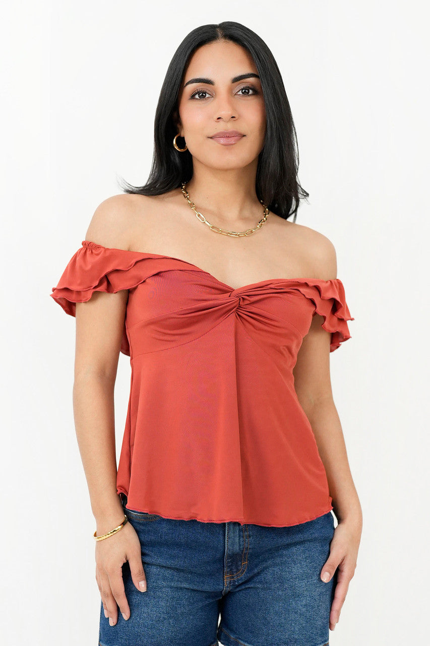 Polo off shoulder nudo en escote