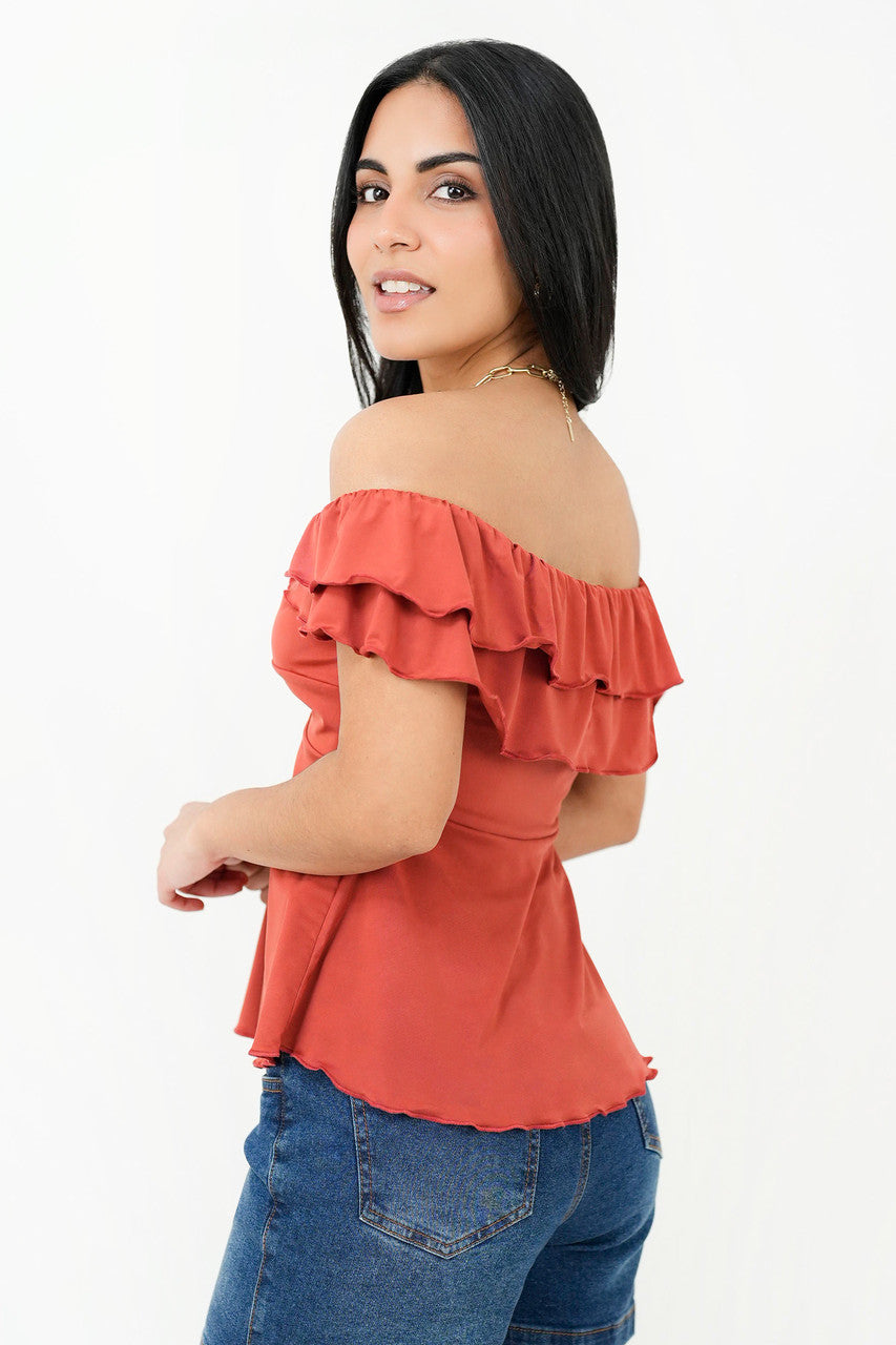 Polo off shoulder nudo en escote