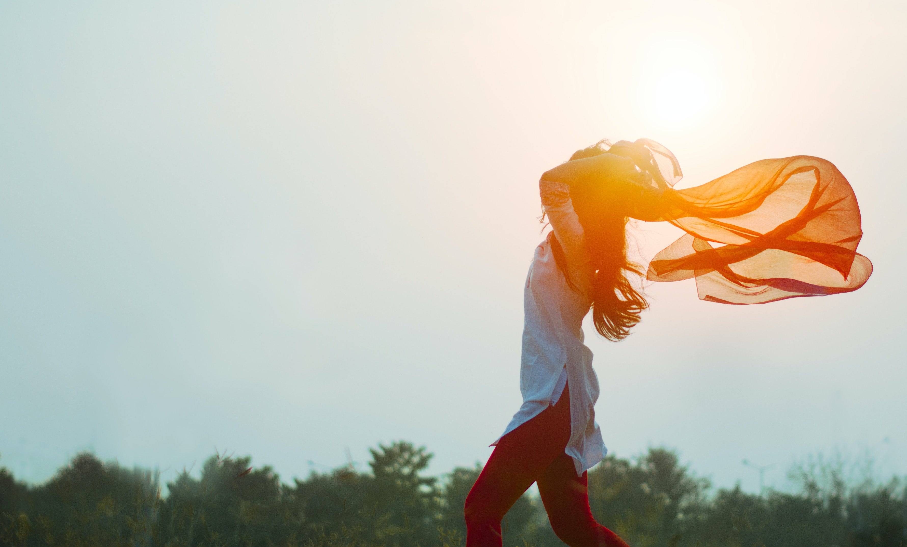 5 Ideas Creativas para Integrar Pañuelos en tu Atuendo Diario de Mujer