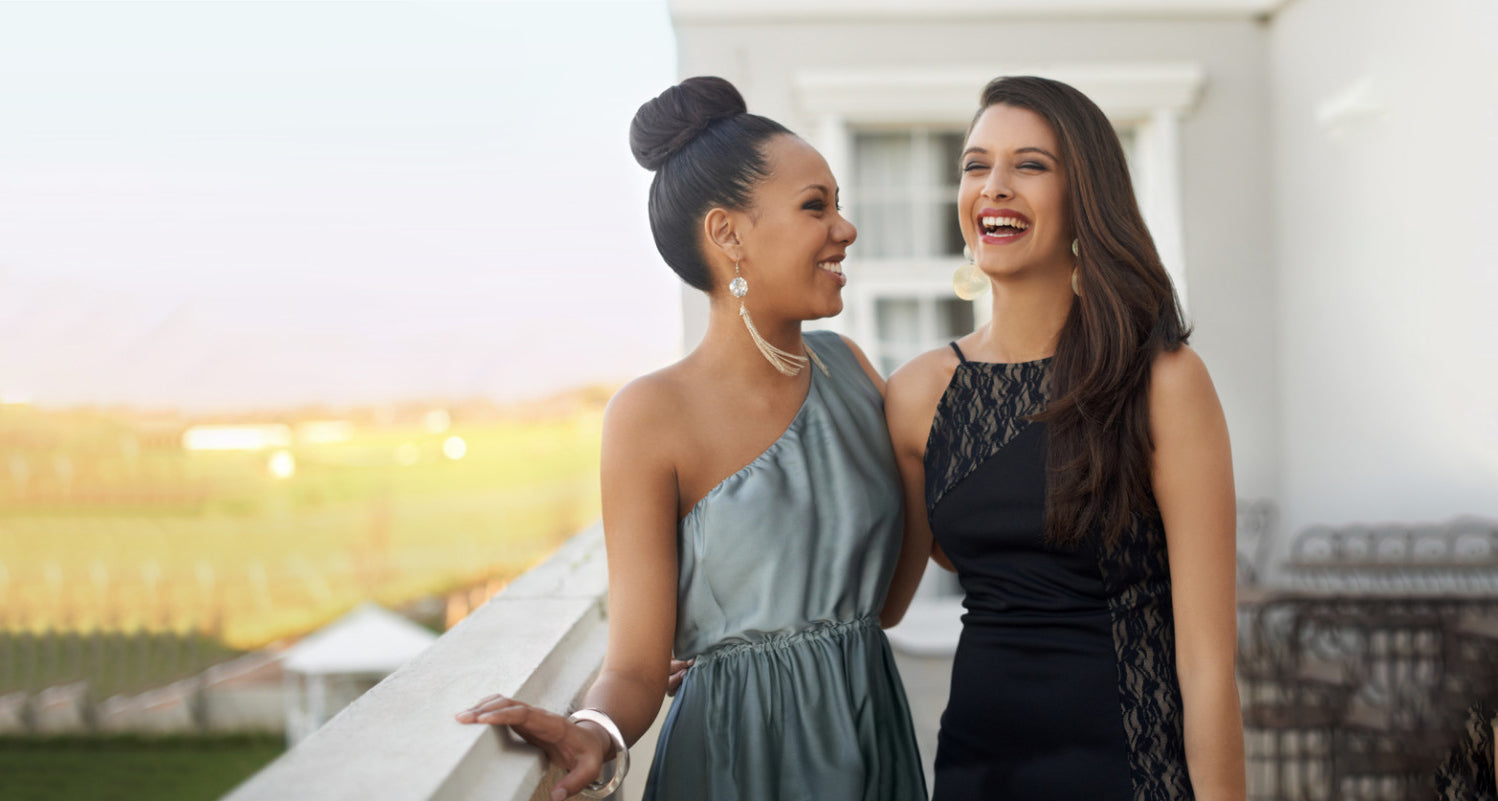 De día o de noche: Cómo adaptar tu look de cóctel para eventos en distintas horas del día en otoño