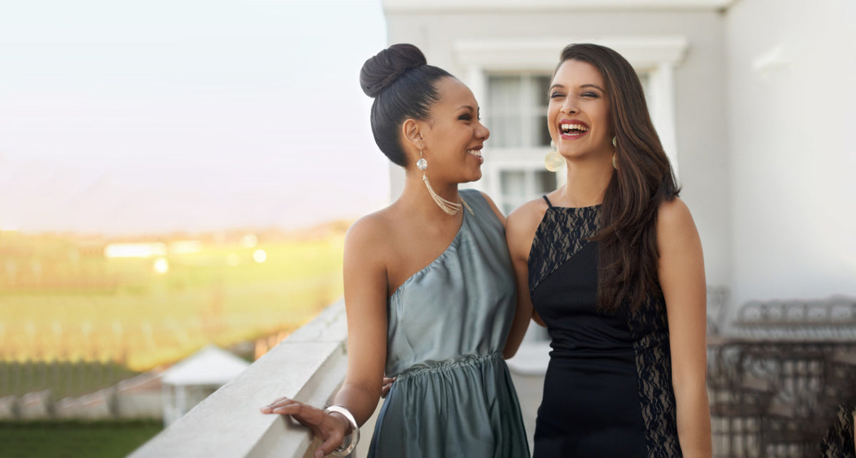 De día o de noche: Cómo adaptar tu look de cóctel para eventos en distintas horas del día en otoño