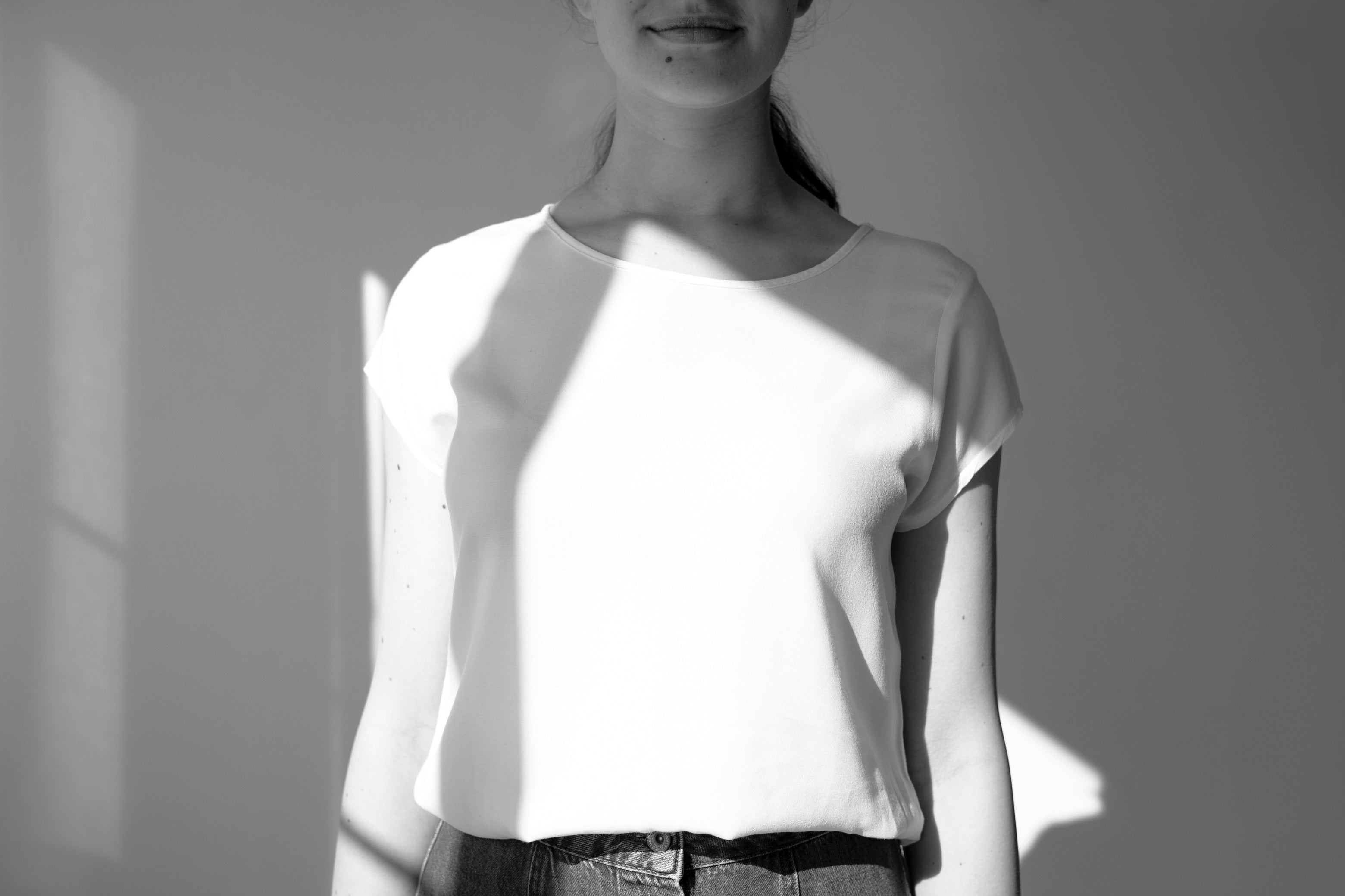 El regreso del blanco puro: las claves para lucir los pantalones blancos con confianza