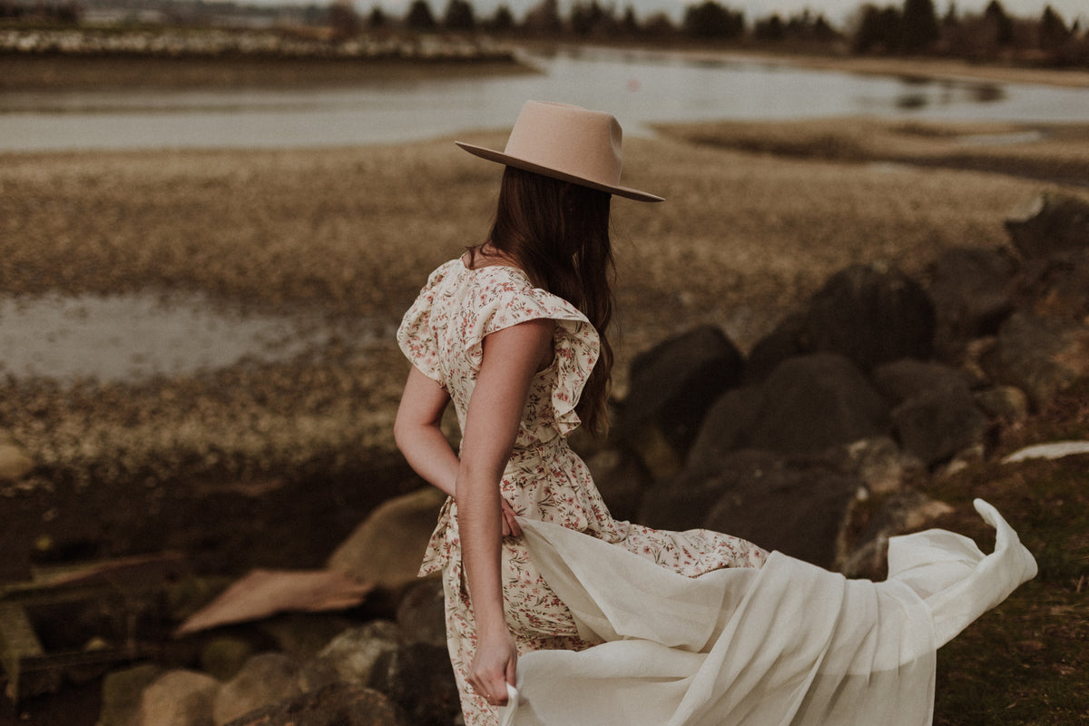 Guía de estilo modern boho: combinaciones de prendas, estampados, telas y colores para un look único