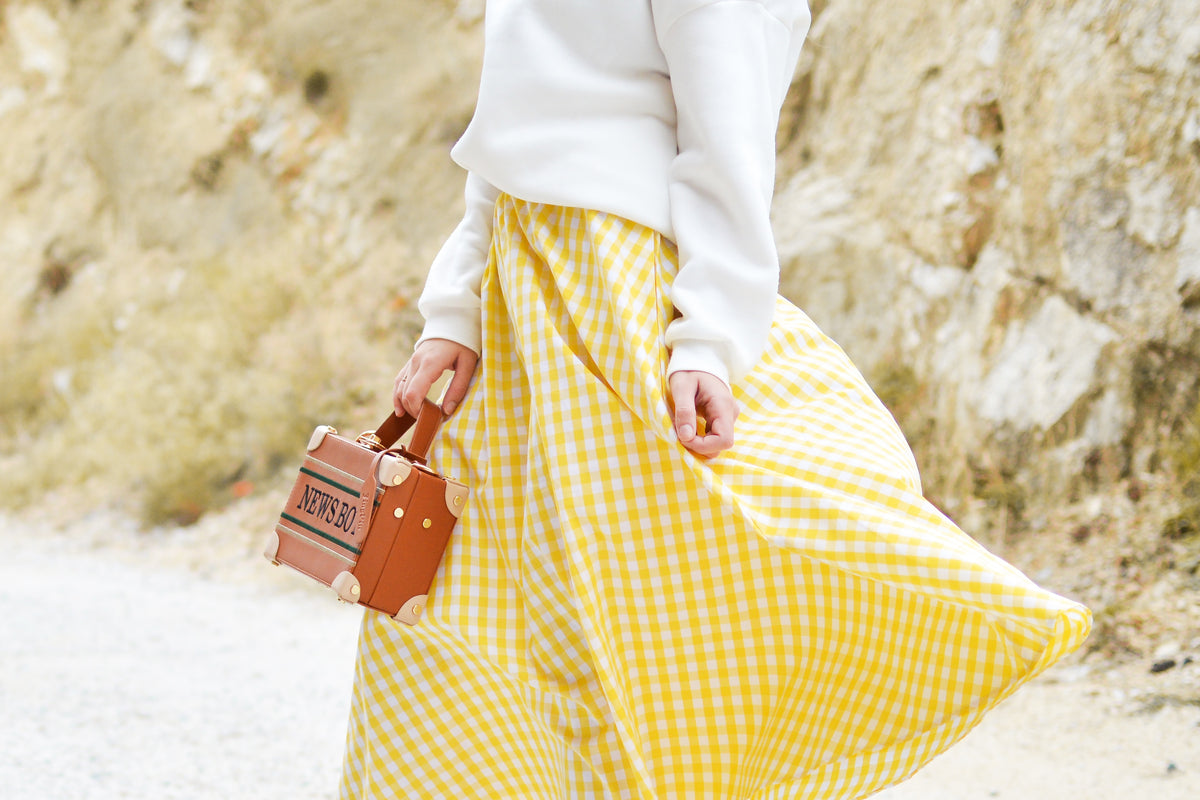 Frescura y Estilo: Guía para Combinar tu Falda Midi en la Temporada Primaveral
