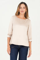 Blusa manga 3/4 escote ojal corte clásico BLU07116STNBEISM