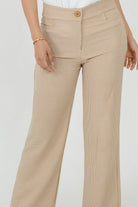 Pantalón Recto Catania con Botón y Bolsillo Decorativo