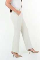 Pantalón Tela Verona con Pinzas y Bolsillos Laterales