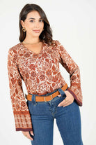 Blusa Estampada Con Manga Acampanada y Escote V