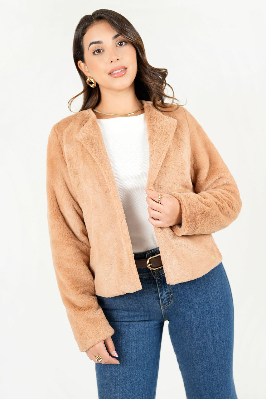 Chaqueta corta con cuello redondo