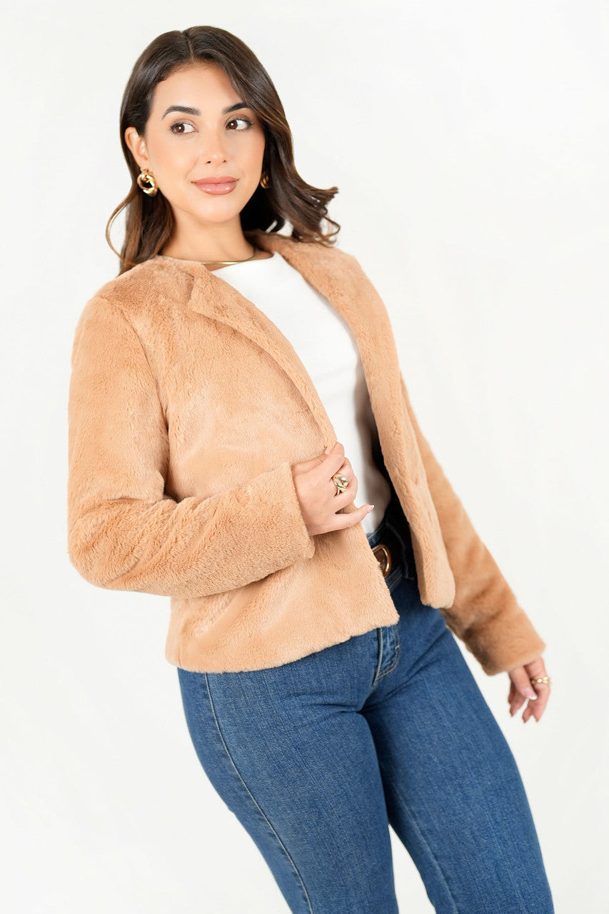 Chaqueta corta con cuello redondo