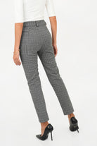 Pantalón moda con bolsillo decorativo