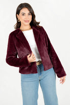 Chaqueta corta con cuello redondo