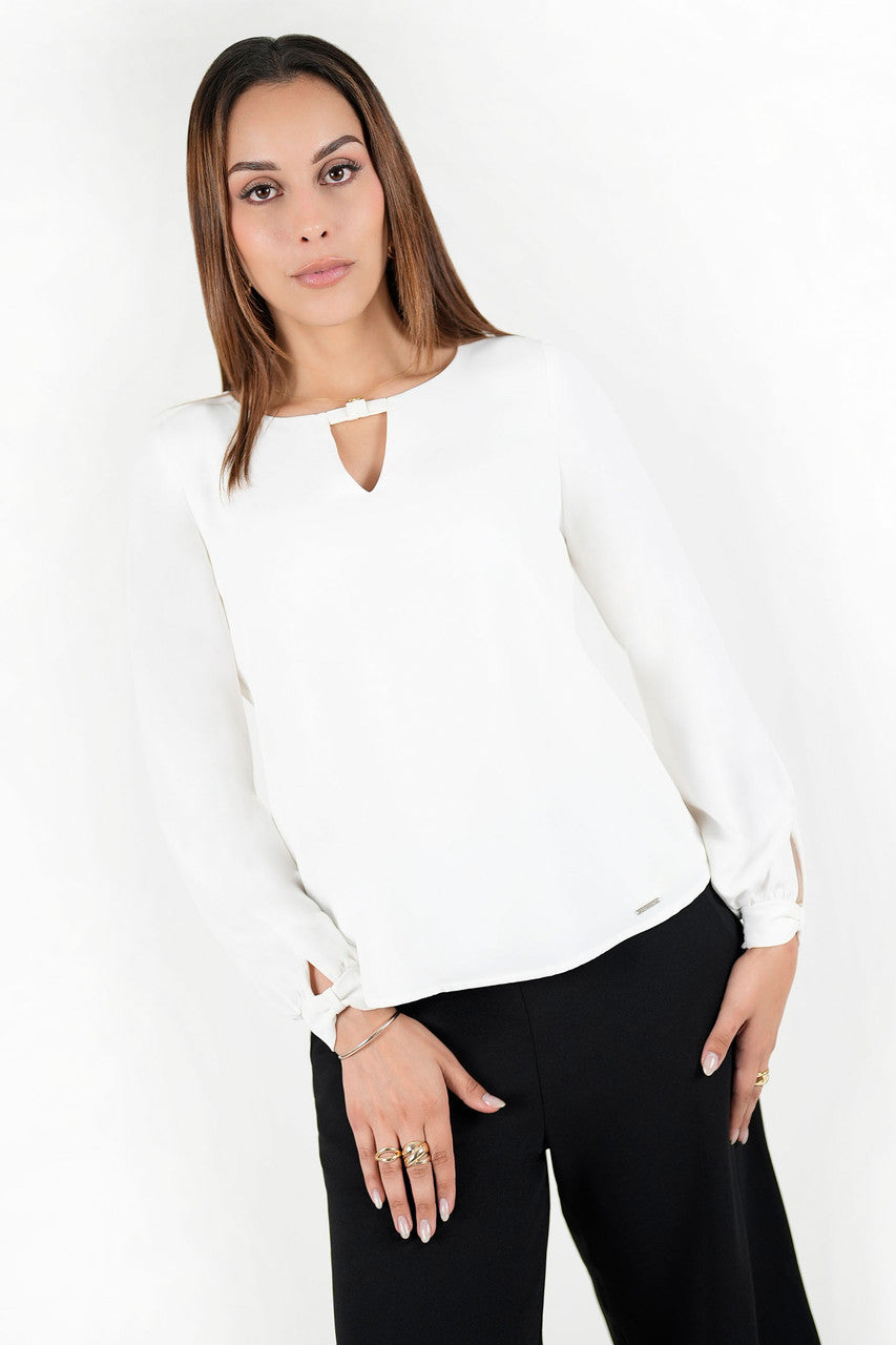 Blusa manga larga en seda con escote ojal