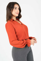 Blusa manga larga cuello camisero y escote V