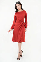 Vestido Midi Seda Satinada Escote Ojal