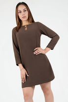 Vestido corto en Verona Crepe con escote ojal