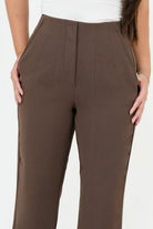 Pantalón Tela Verona con Pinzas y Bolsillos Laterales