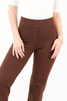 Pantalón moda con bolsillo simulado
