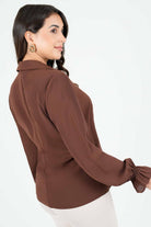 Blusa manga larga cuello camisero y escote V
