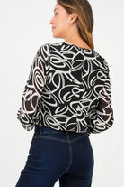 Blusa manga larga lleva bobo en el escote