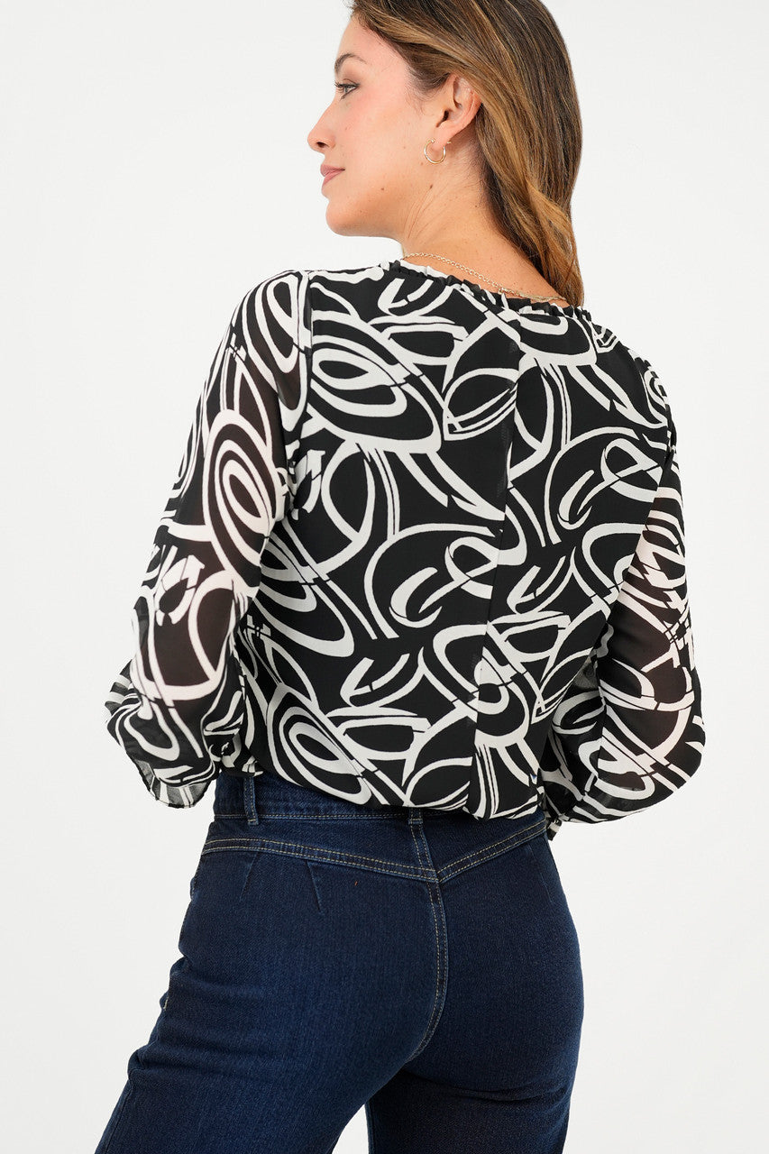 Blusa manga larga lleva bobo en el escote