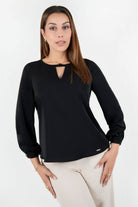 Blusa manga larga en seda con escote ojal
