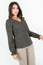 Blusa manga larga en seda corrugada con escote V