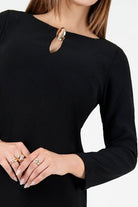 Vestido corto en Verona Crepe con escote ojal