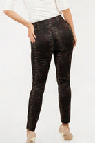 Pantalón de pretina ancha corte moderno