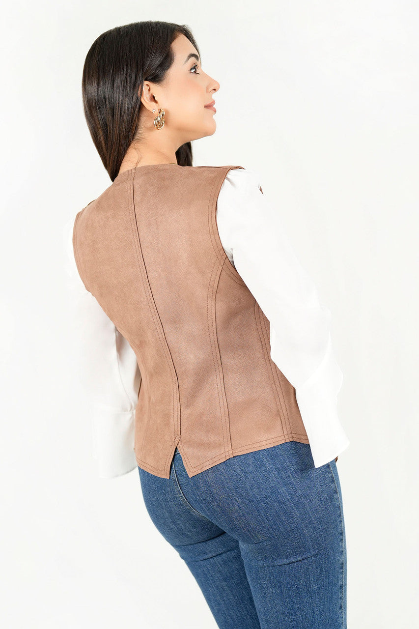 Chaleco corto en suede con corte princesa y caída en punta