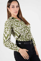 Blusa Manga Larga Estampada Con Escote V