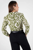 Blusa Manga Larga Estampada Con Escote V