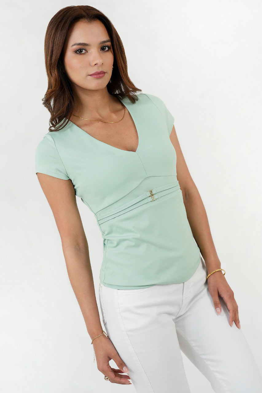 Polo Licra Spandex Escote V con Fajín Dorado