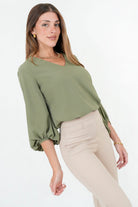 Blusa Manga 5/8 Seda Satinada Escote V con Manga Abullonada