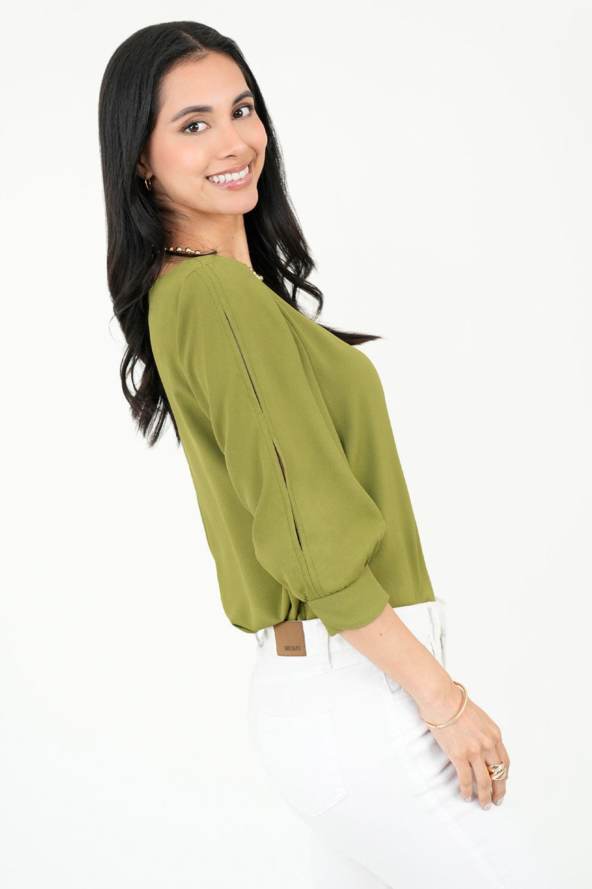 Blusa Gasa Crepe Manga 3/4 Escote Ojal con Puño Tulipán